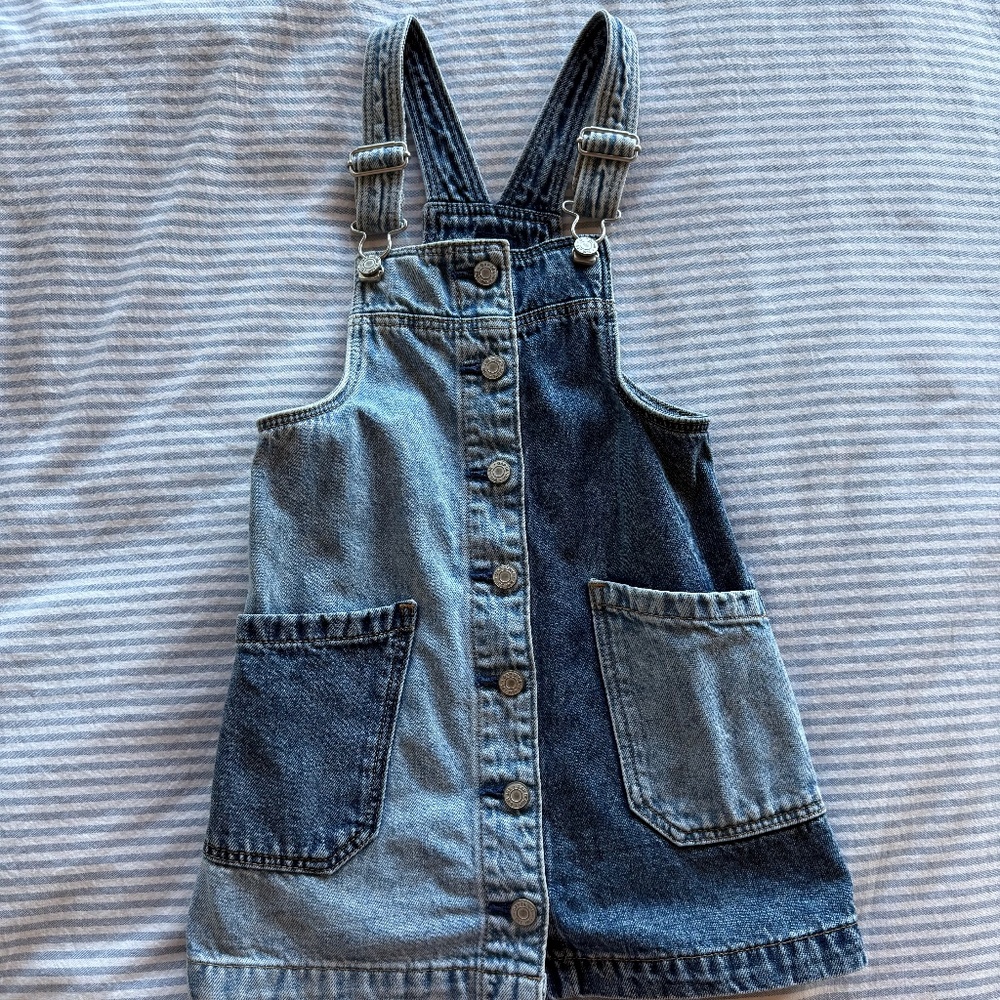 💙🩵GAP Two Toned Overall Denim Dress 💙🩵